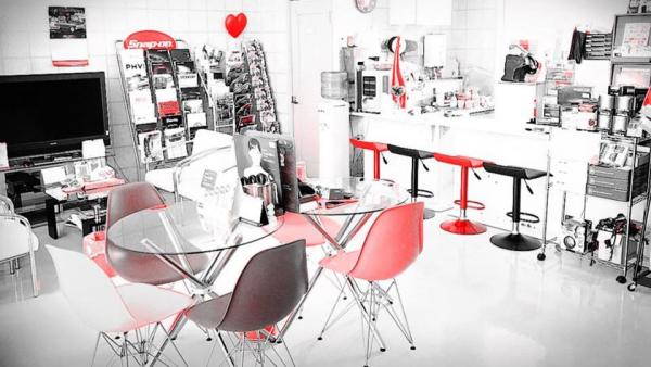 店内カウンター席、テーブル、ソファー席
