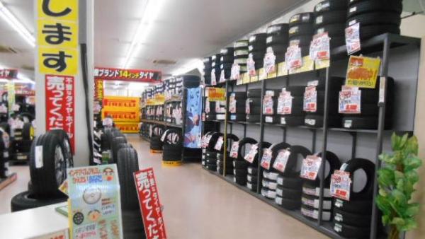 タイヤ在庫も豊富にございます。