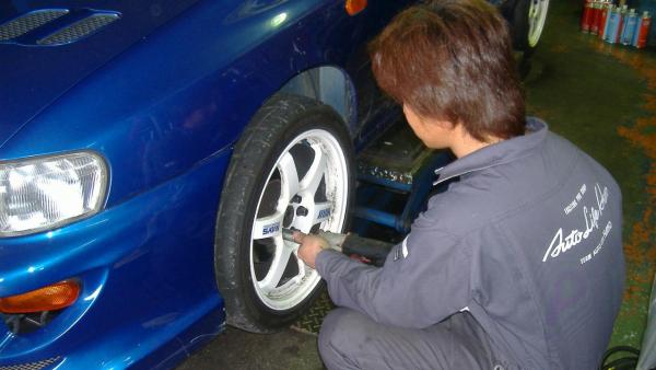 タイヤの脱着のみも承ります！