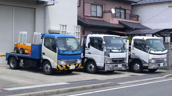 積載車・レッカー車3台完備！