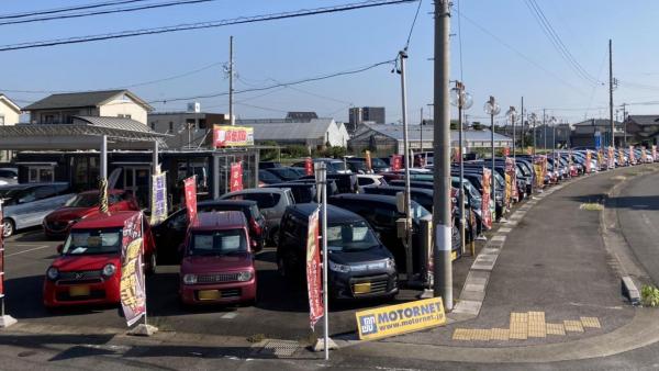 エリア最大級の中古車展示場！