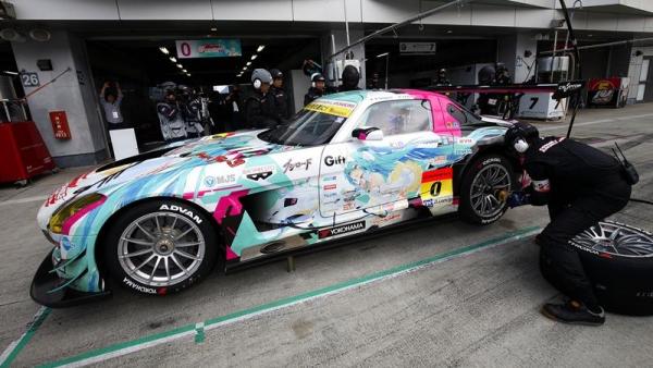 スーパーGT　タイヤ交換