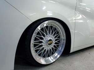 アルファードに235/30R20組み込み