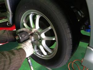 タイヤ交換、お任せください！