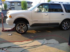 305/40R22