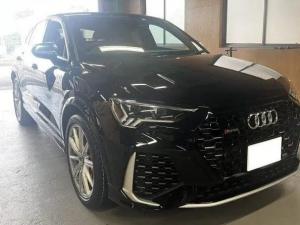 AUDI RS Q3 タイヤ交換