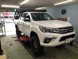 ハイラックス　タイヤ交換　２６５／７０Ｒ１７ 【鹿毛タイヤ／ラウレアオート　福岡県古賀市/糟屋/新宮/宗像 】