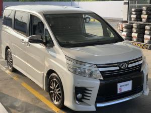トヨタ ヴォクシー　タイヤ交換