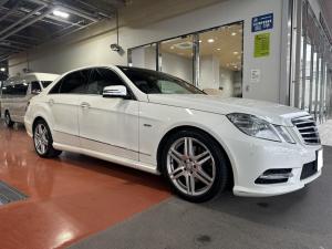 メルセデスベンツ　Eクラスセダン　タイヤ交換入庫