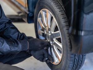 日産 マーチのタイヤ交換も安心確実なプロ施工で日常走行を安全サポート