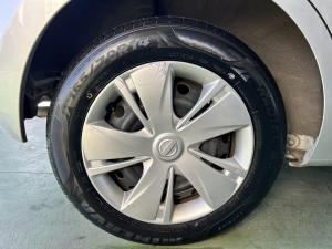 日産　マーチタイヤ交換